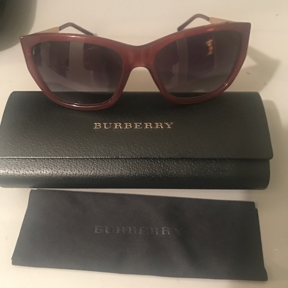 Woman's Burberry sunglasses - Picture 4 of 6